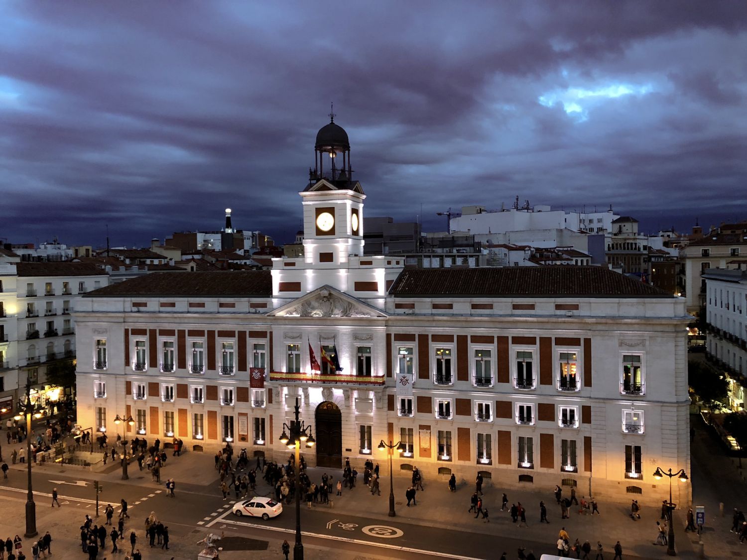 MONUMENTOS E ICONOS EN LA PUERTA DEL SOL