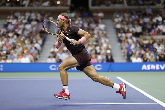 Rafa Nadal corriendo
