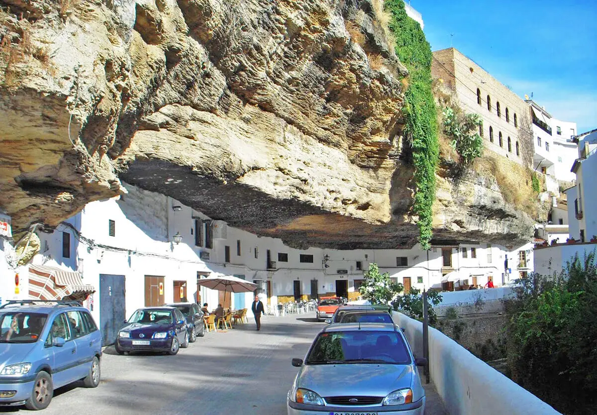 Explorando Setenil de las Bodegas: Casas en cuevas que desafían la imaginación 2 Merca2.es CULTURA Y VIDA LOCAL