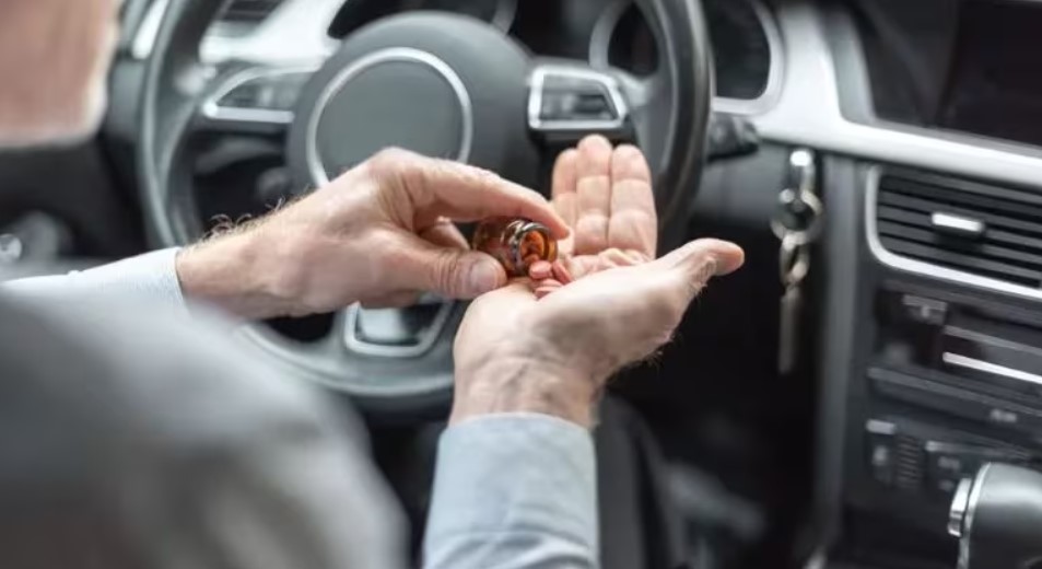 Si tomas estos medicamentos no deberías conducir, según la DGT