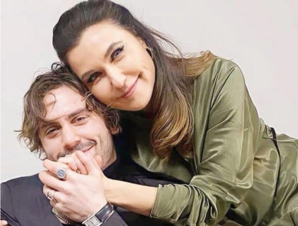 Taro Emir y su madre, Şevval Sam
