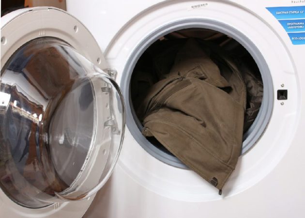 ¡Cuida tus plumas con este método fácil para lavar a mano tu chaqueta o abrigo!