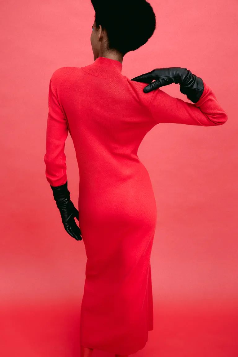 Vestido ajustado con cuello perkins