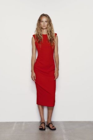 Vestido entallado midi hombreras