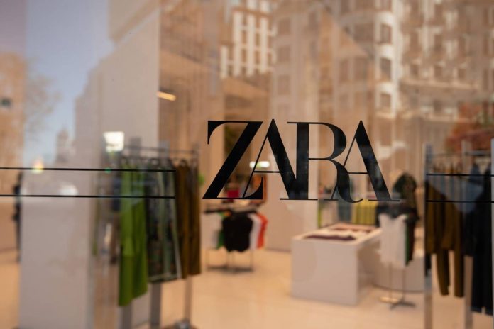 Zara ya ha puesto a la venta sus famosos vestidos edición limitada para triunfar esta Navidad