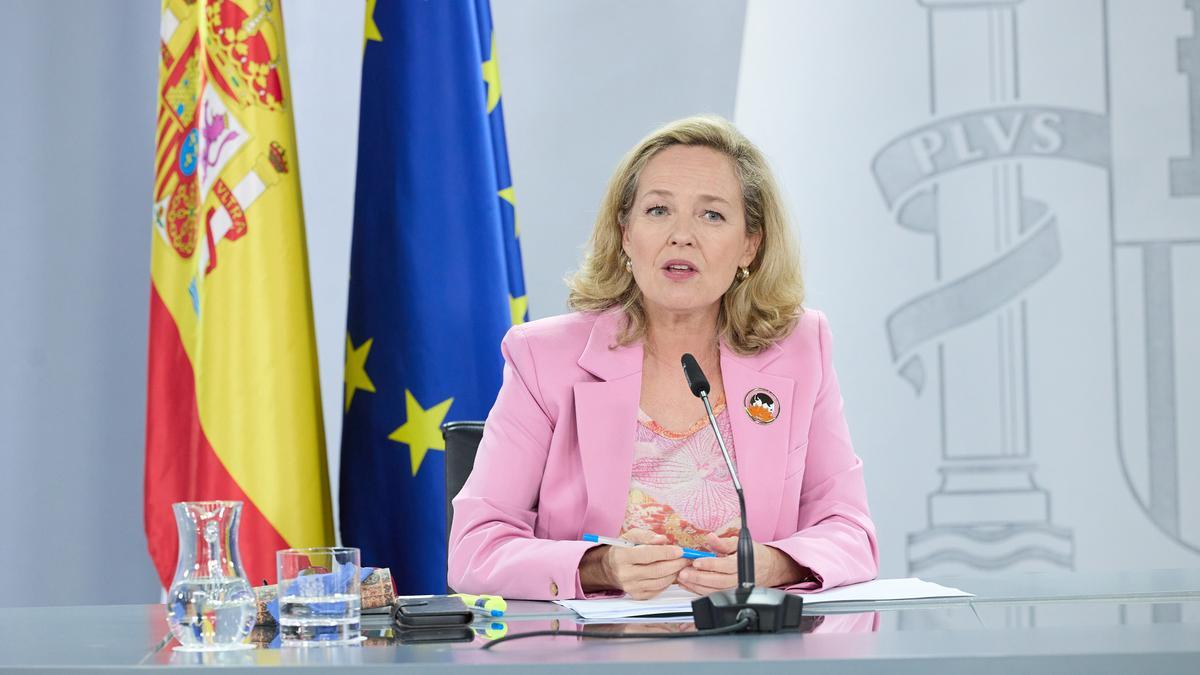 La sombra del ‘impuestazo’ se cierne sobre la última cita de Calviño con la banca