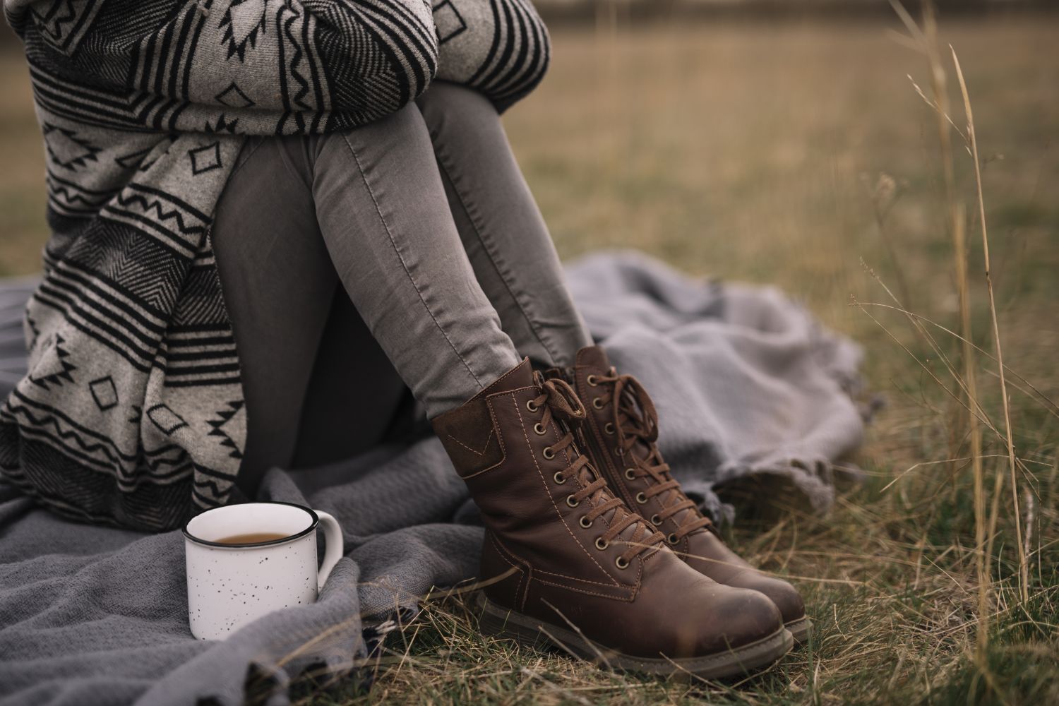 Bershka se adelanta a las rebajas y baja un 50% el precio de estas botas moteras que son tendencia este invierno