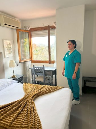 Johnson & Johnson y Afaus inauguran el primer hotel de España que gestionan personas con problemas de salud mental 4 Merca2.es Hotel El Sueño del Infante