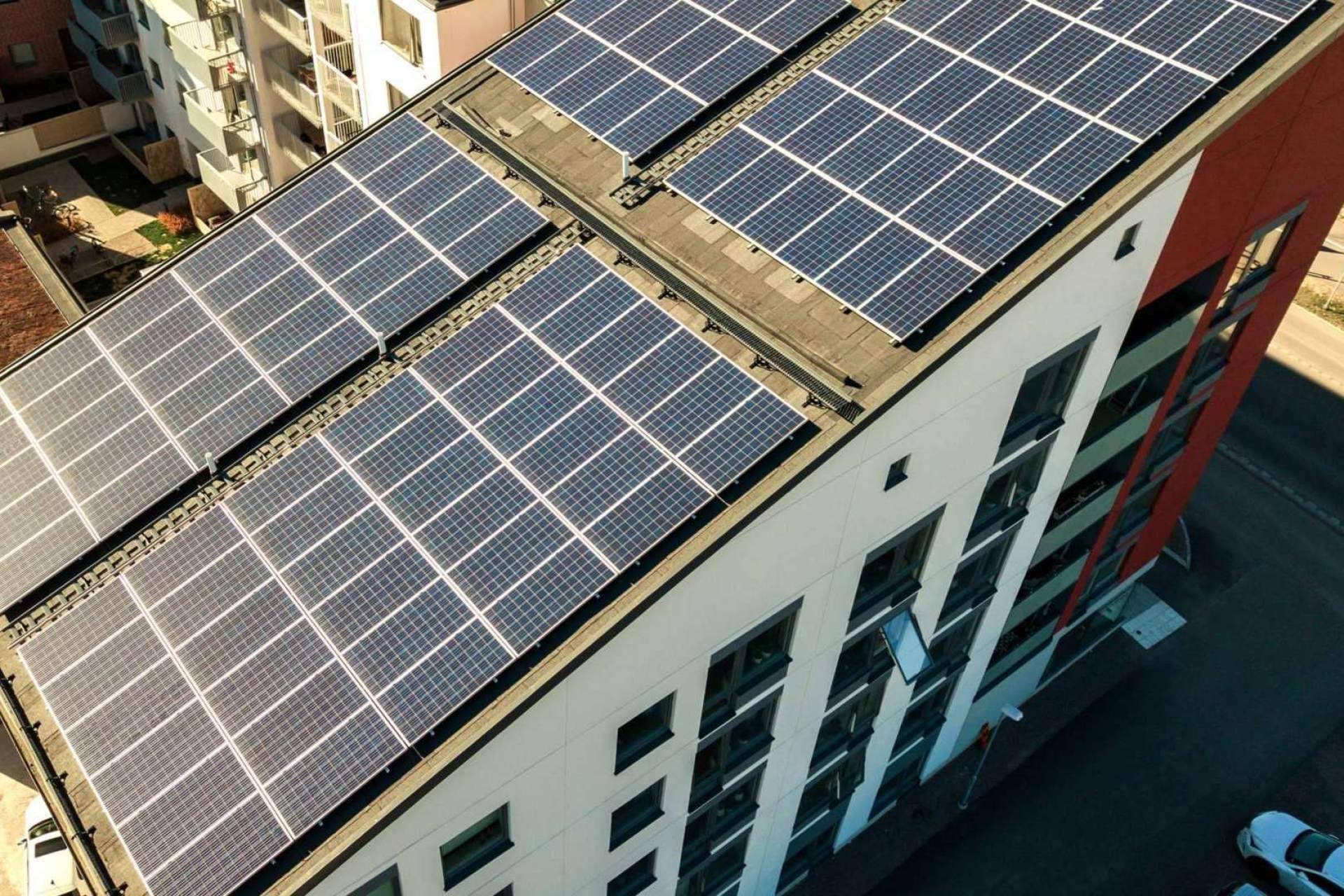 Zaragoza promociona la instalación de plantas fotovoltaicas en 38 edificios públicos
