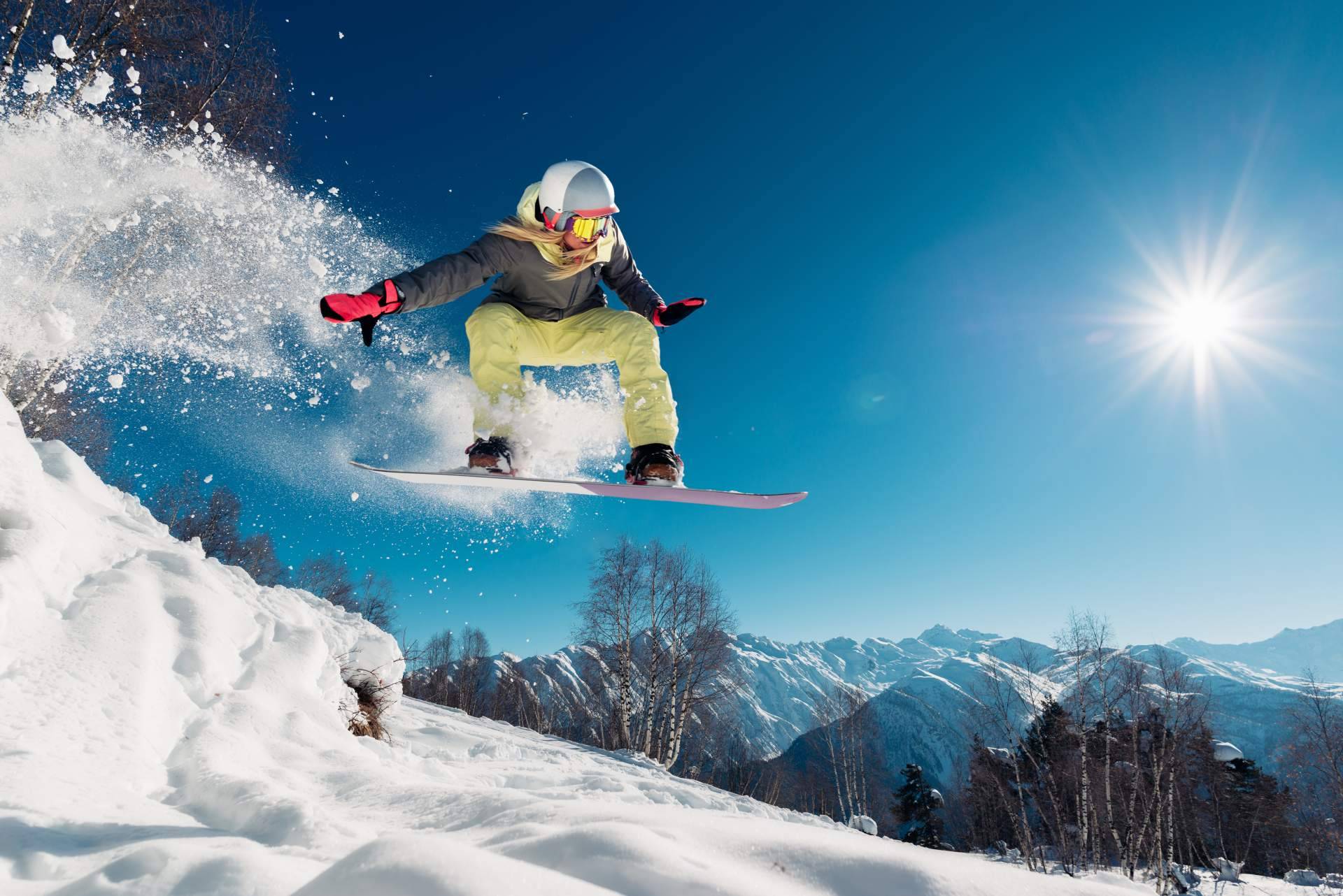 Todas las ventajas de las clases de snowboard para niños en Sierra Nevada Adventure & Ski