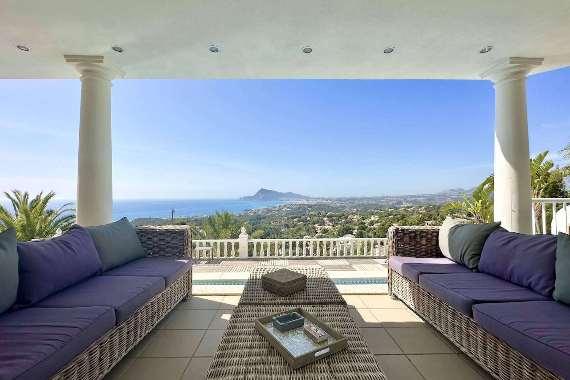 DinHjelper-RealEstate ofrece la posibilidad de adquirir una villa de lujo en la Sierra de Altea