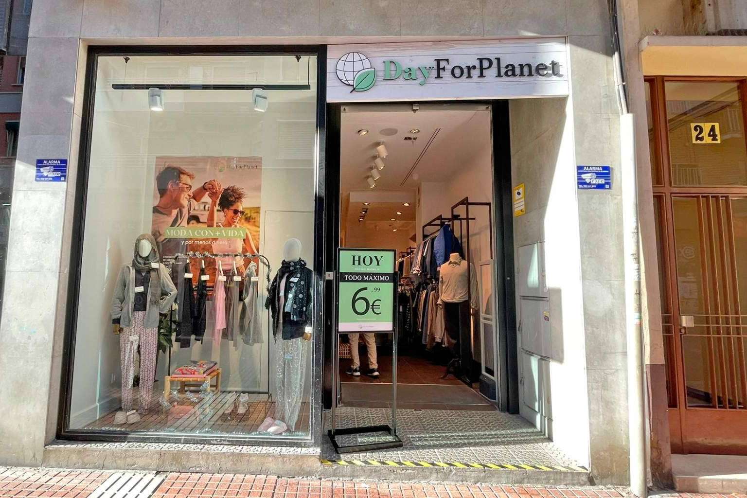 Las ventajas de consumir ropa con excedentes, de la mano de DayForPlanet