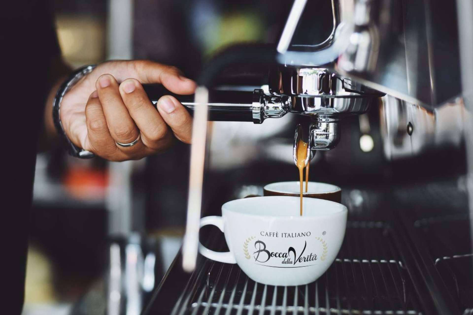 Caffé Italiano Bocca Della Verità y la cafetera de café industrial