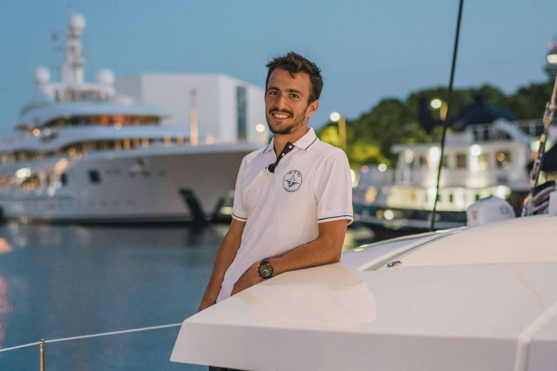 Entrevista al CEO de Sondevela acerca de su servicio de catamarán en Barcelona