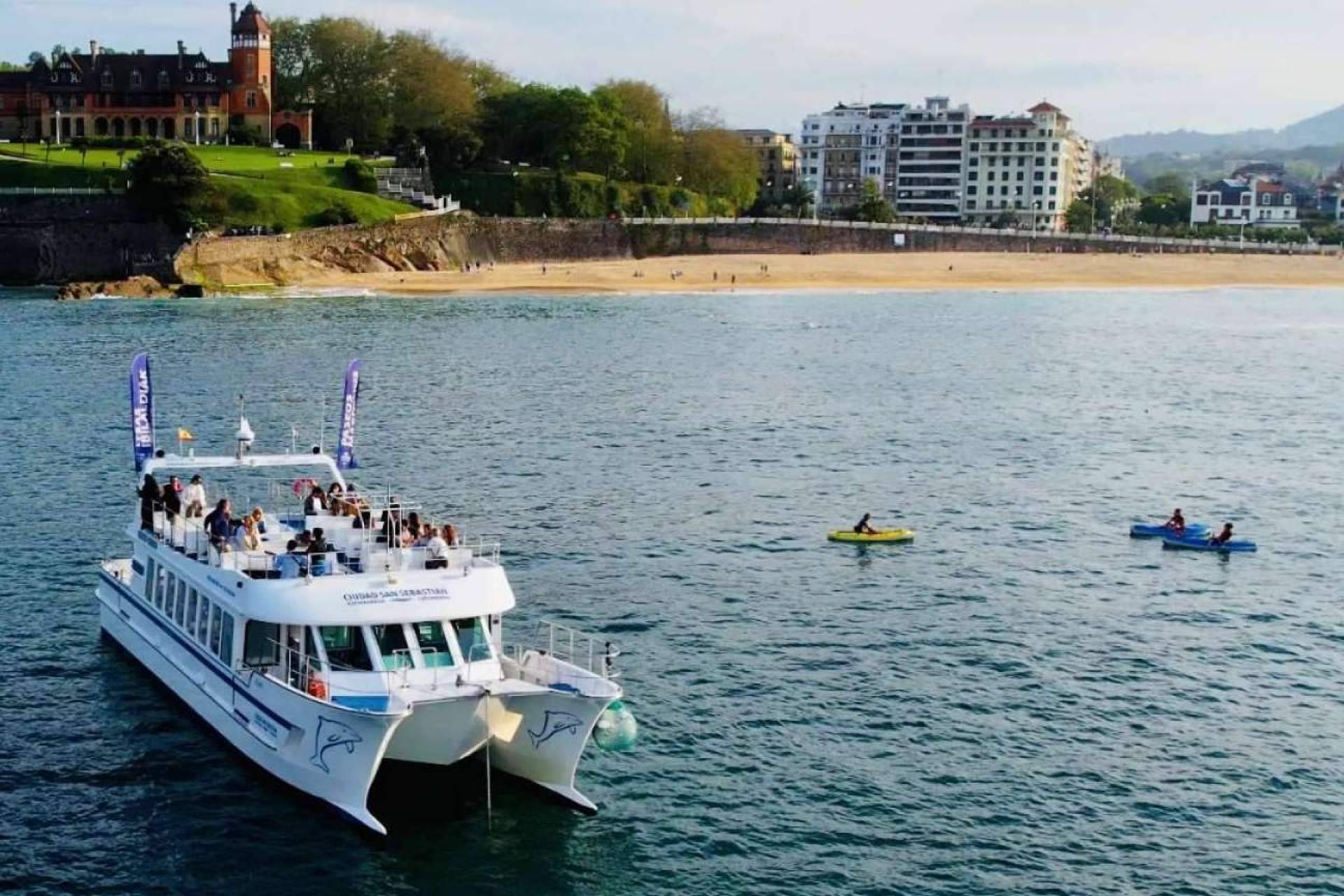 Experiencias VIP en el barco catamarán de Ciudad San Sebastián