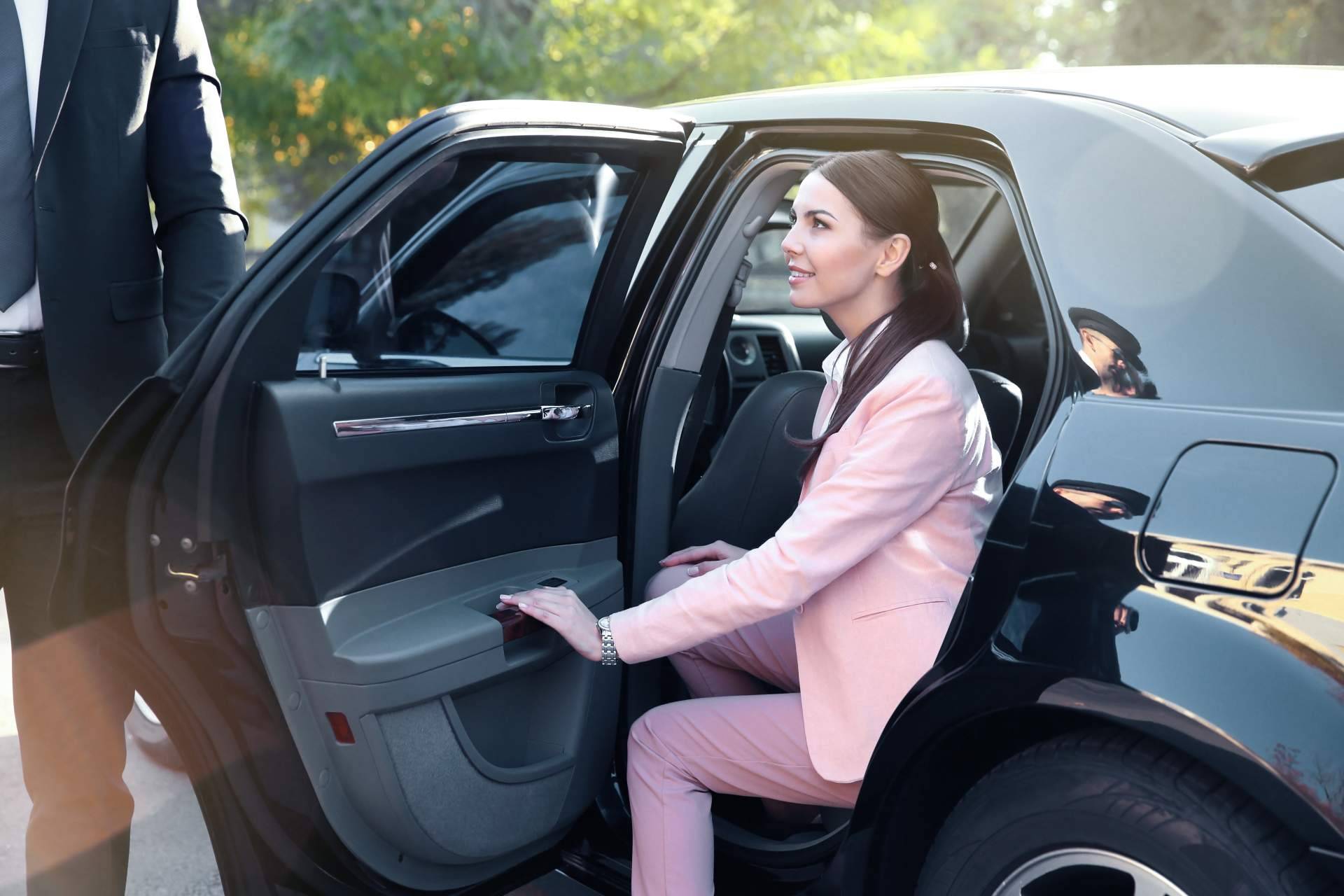 Un servicio de transporte privado de lujo en Ibiza es Alpha VIP Transfer