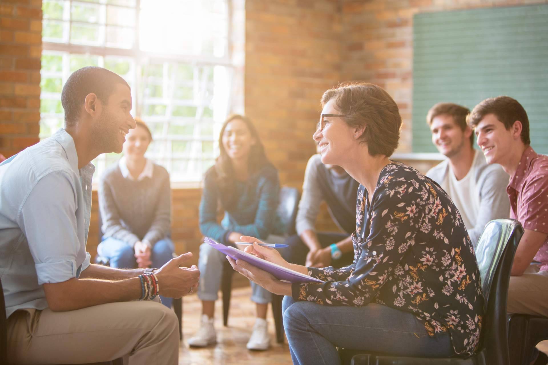 Terapia grupal para gestionar la ansiedad y sentimientos depresivos