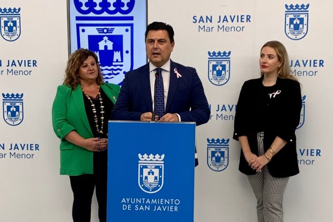 José Miguel Luengo, alcalde de San Javier y número dos de López Miras en Murcia, en el momento de presentar la adjudicación a Aqualia