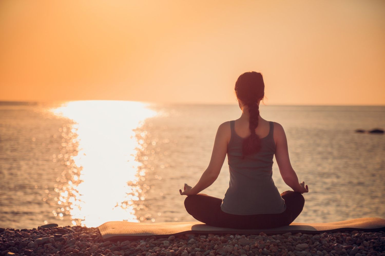 MEDITACIÓN: UN CAMINO HACIA LA SERENIDAD