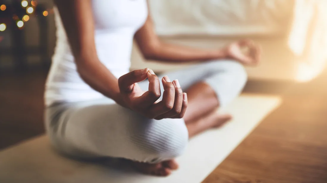 La práctica de mindfulness es perfecta para reducir los síntomas de la ansiedad 1 Merca2.es BENEFICIOS DEL MINDFULNESS