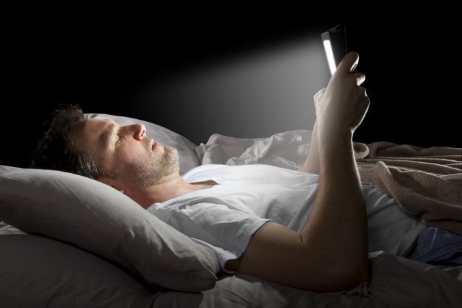 movil en la cama Merca2.es