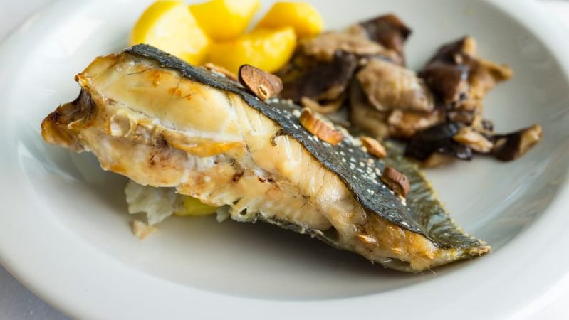 Sigue esta receta de Chicote de rodaballo al horno, sencilla y una apuesta segura para esta Navidad 3 Merca2.es receta rodaballo al horno Merca2.es