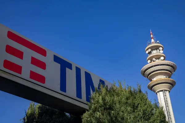 Vivendi denuncia la venta de la red fija de TIM a KKR, pero no solicita medidas cautelares