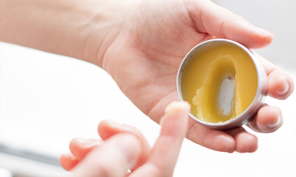 Aprende a hacer tu propio VapoRub casero para aliviar la tos y la congestión