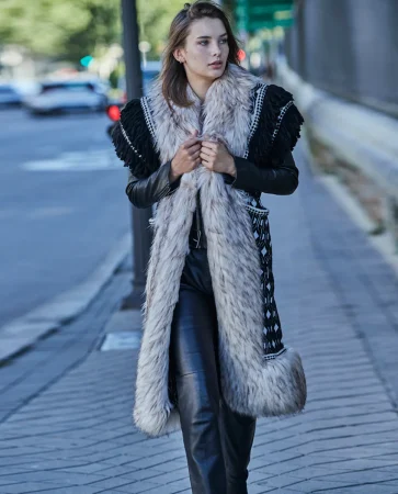 Paula Echevarría luce este abrigo de la colección Cápsula de Nieves Álvarez para El Corte Inglés 3 Merca2.es www 1000000247060 03 Merca2.es