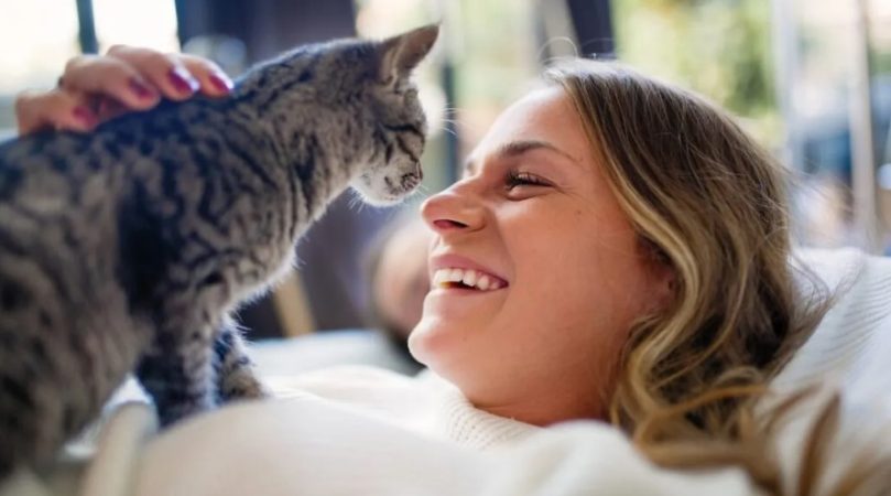 ¿Con quien prefieren los gatos establecer vinculos con los hombres o las mujeres La ciencia responde 5 Merca2.es