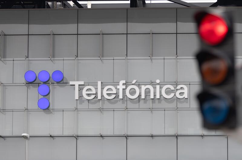 Telefónica y los sindicatos firmarán el miércoles los acuerdos para el ERE y el convenio colectivo