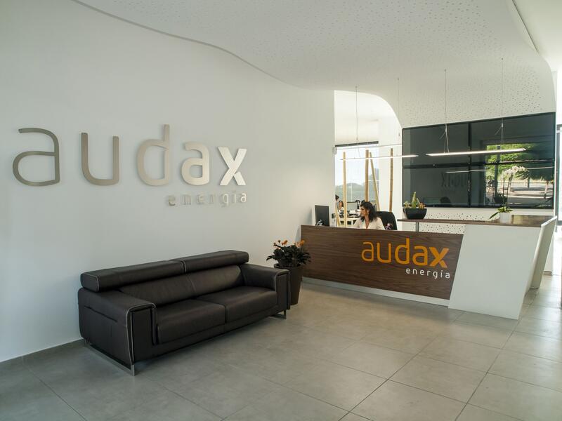 Audax firma un contrato de recompra y conversión de bonos convertibles para reducir deuda en 41 millones