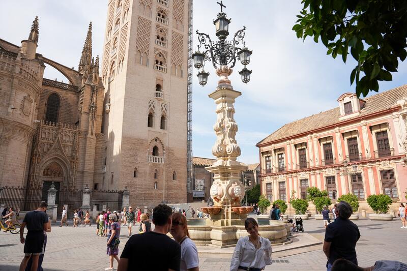 España consigue superar en 2023 el récord de llegada de turistas de 2019 con mas de 84 millones de visitantes