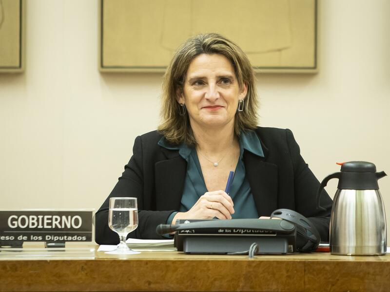 Teresa Ribera defiende que el impuesto a las energéticas puede ser un «incentivo para la inversión» verde