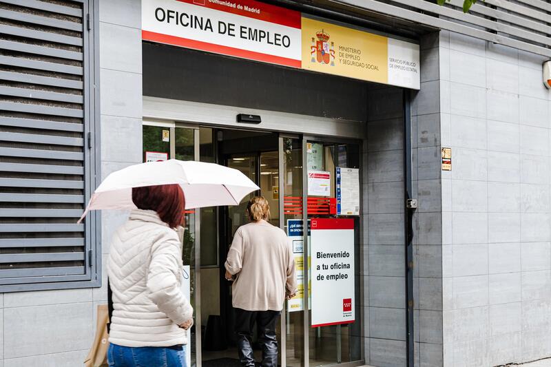 El paro baja en 193.400 personas en 2023 y se crean 783.000 empleos, hasta los 21,2 millones de ocupados