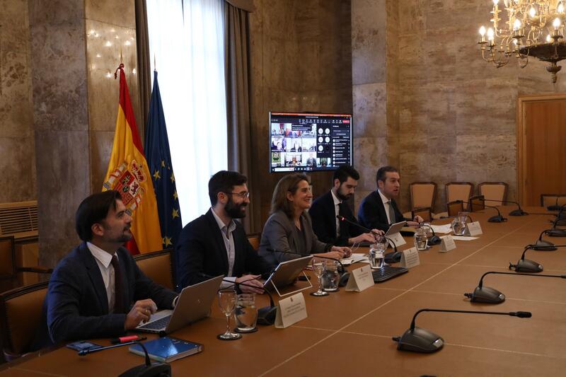 Ribera y comunidades autónomas acuerdan «trabajar en coordinación» en la Planificación de la red eléctrica