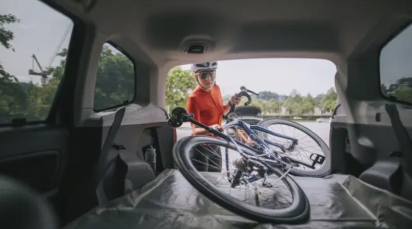 El modo correcto de transportar la bicicleta según la DGT