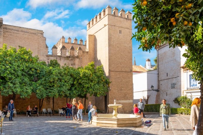 Un paseo por la historia: los secretos del Barrio de la Santa Cruz en Sevilla