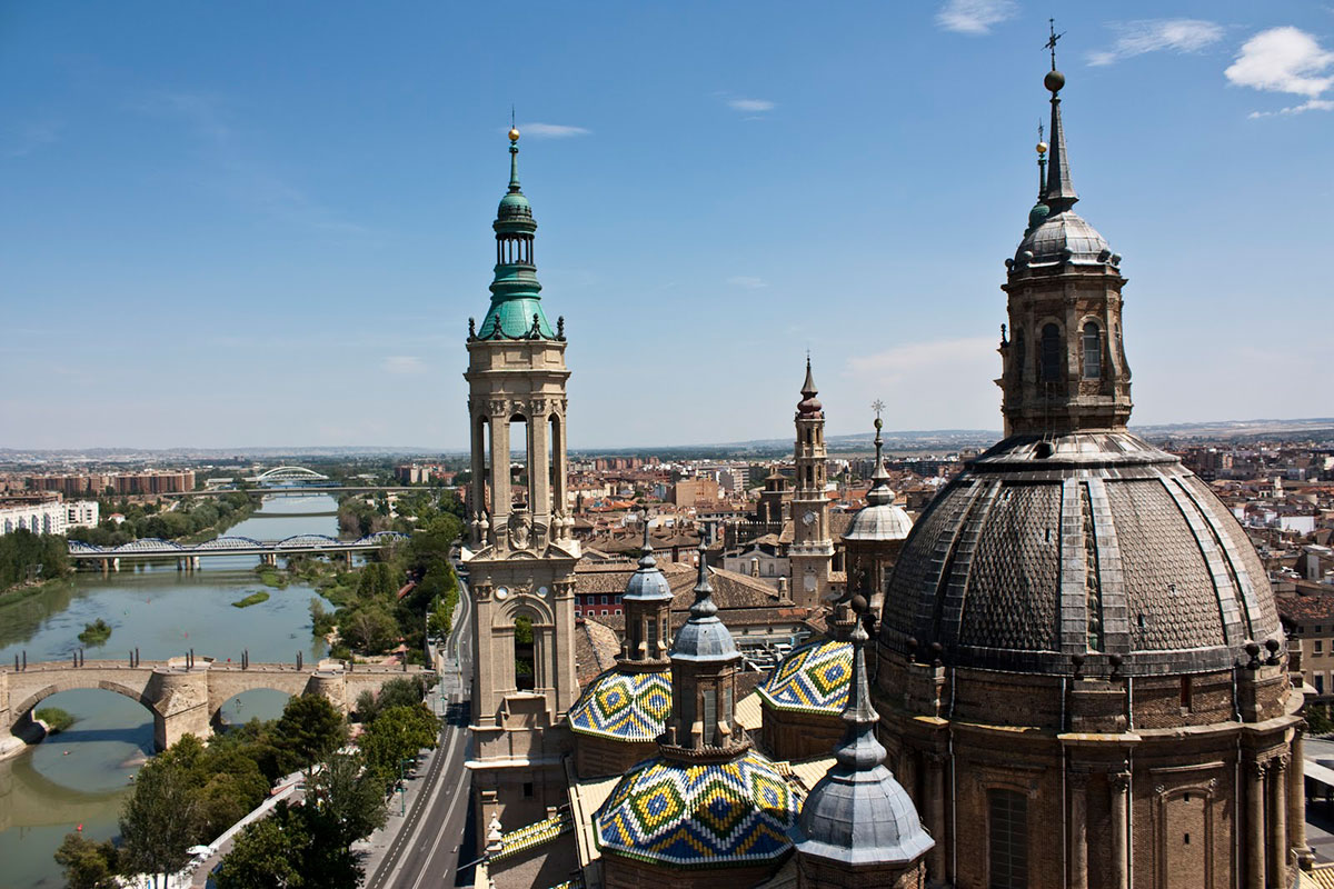 Zaragoza oculta un tesoro: ¡Descubre por qué la Basílica del Pilar te dejará con la boca abierta! 2 Merca2.es LAS VISTAS DESDE LAS TORRES