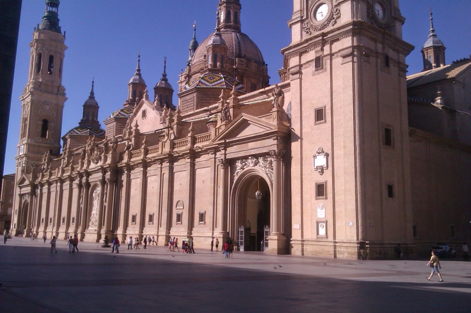 Zaragoza oculta un tesoro: ¡Descubre por qué la Basílica del Pilar te dejará con la boca abierta! 3 Merca2.es ARTE Y CULTURA EN LA BASÍLICA
