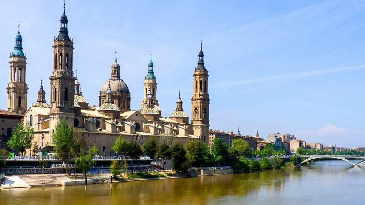 Zaragoza oculta un tesoro: ¡Descubre por qué la Basílica del Pilar te dejará con la boca abierta! 5 Merca2.es EL IMPACTO DE LA BASÍLICA EN ZARAGOZA