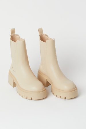 H&M tiene rebajadísimas las botas Chelsea que andabas buscando y que rematarán cualquier estilismo 2 Merca2.es Botas Chelsea con plataforma