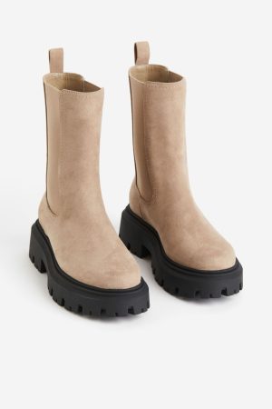 H&M tiene rebajadísimas las botas Chelsea que andabas buscando y que rematarán cualquier estilismo 1 Merca2.es Botas Chelsea con suela gruesa