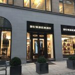 El plan de renovación de imagen de Burberry se ‘descose’ lentamente