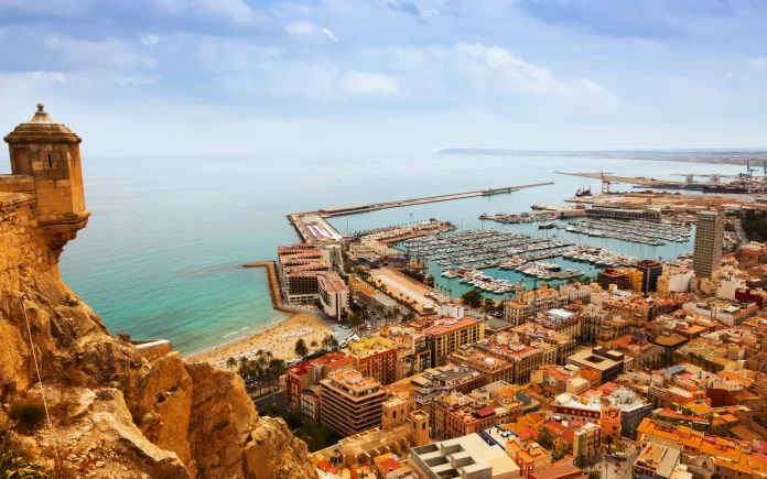 El guardián del mar: los secretos del Castillo de Santa Bárbara en Alicante