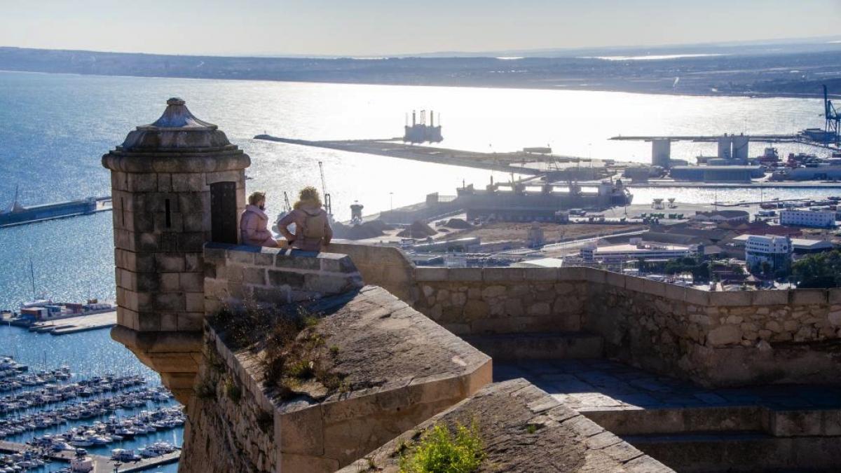 El guardián del mar: los secretos del Castillo de Santa Bárbara en Alicante 3 Merca2.es UN TESORO PARA LA HISTORIA