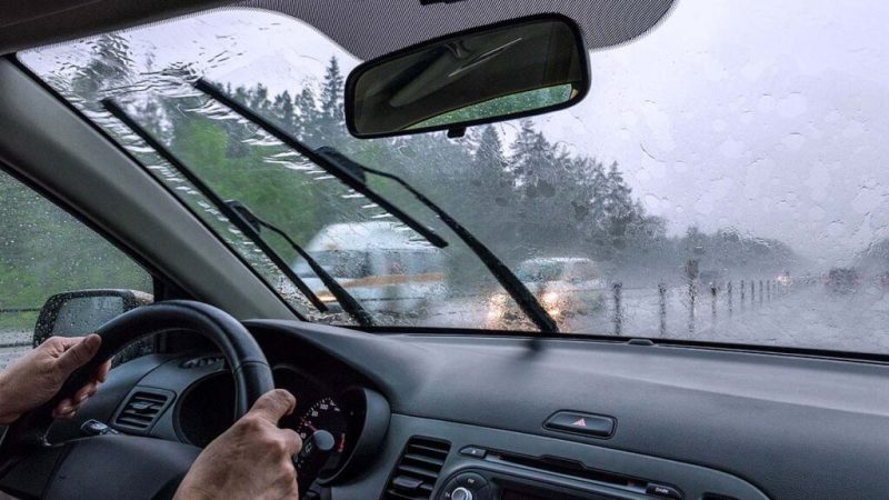 Consejos de la DGT para conducir con lluvia y evitar accidentes 5 Merca2.es