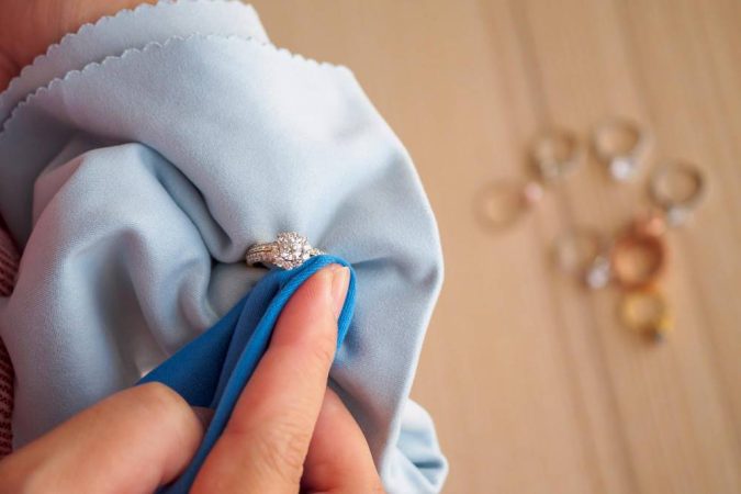 Un truco bastante simple de aplicar a tus joyas