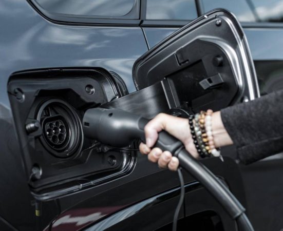 A los coches híbridos convencionales los llaman HEV