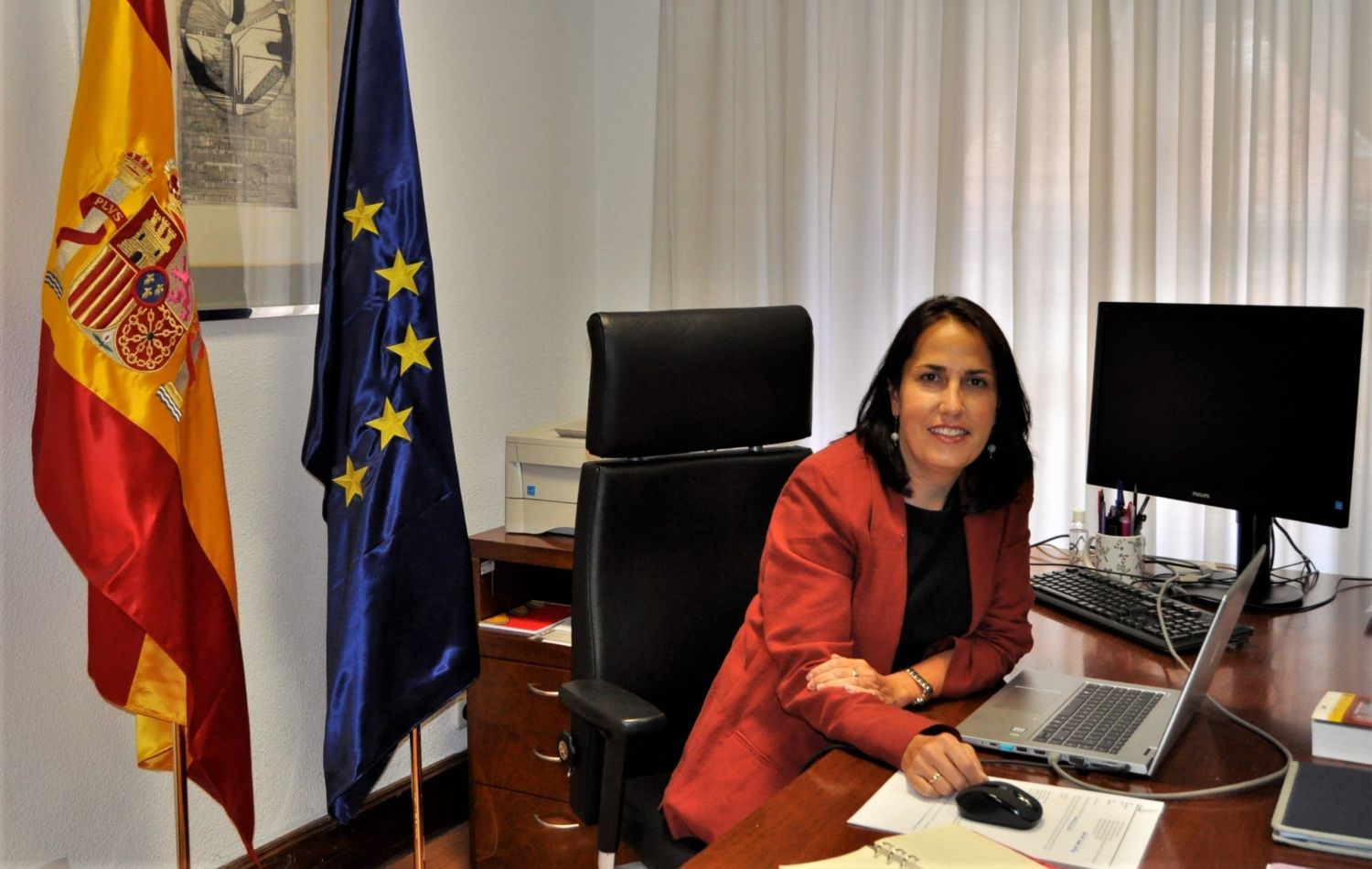 El Consejo de Ministros ha aprobado el nombramiento de Cristina Fernández González como nueva directora general de la Inspección de Trabajo y Seguridad Social, un nombramiento que se realiza a propuesta de la ministra de Trabajo y Economía Social, Yolanda Díaz, según ha informado el Ministerio de Trabajo en un comunicado. Fernández es licenciada en Derecho por la Universidad Carlos III de Madrid e ingresó en el Cuerpo Superior de Inspectores de Trabajo y Seguridad Social en 2001, donde ha sido inspectora de Trabajo en las direcciones provinciales de Madrid y Barcelona y ha ocupado diversos cargos en la subdirección general de Prevención de Riesgos Laborales y Políticas de Igualdad de la Dirección General de Trabajo y Seguridad Social. Desde 2016 ha sido jefa de la Unidad Especializada de la Oficina Nacional de Lucha contra el Fraude en la Inspección Provincial de Trabajo y Seguridad Social de Madrid para pasar, en 2021, a ser directora de la Oficina Nacional de Lucha contra el Fraude del Organismo Estatal de Inspección de Trabajo y Seguridad Social. Además, ha participado como Consejera Técnica en la Conferencia Internacional de Trabajo en 2006, ha sido miembro de la Plataforma Europea de Trabajo no Declarado desde 2021, ponente en diversos cursos y jornadas técnicas y ha escrito artículos en revistas especializadas sobre trabajo doméstico y trabajo forzoso.